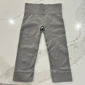 Lulu Lemon cropped gray leggings with ribbed details! (wool running)